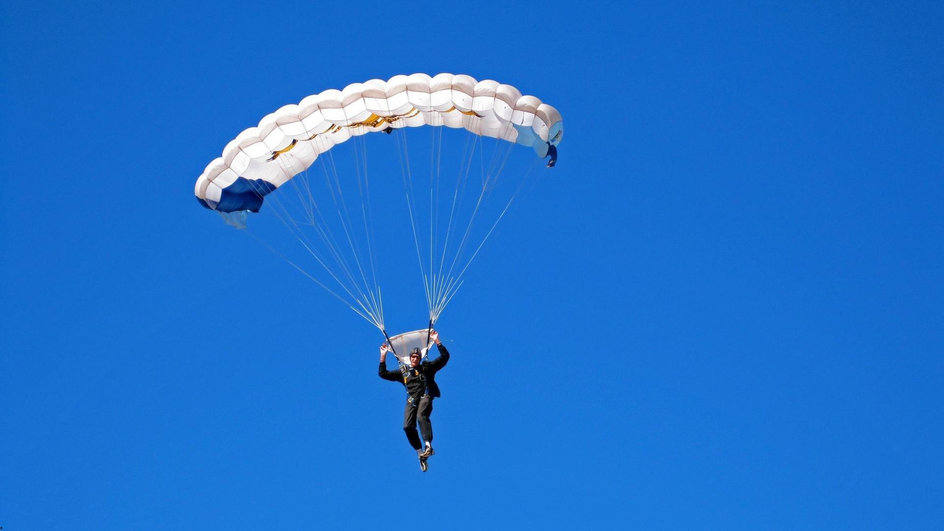 2023-2024赛季冰球联赛激战正酣,豪门对决与新星崛起点燃冰场激情